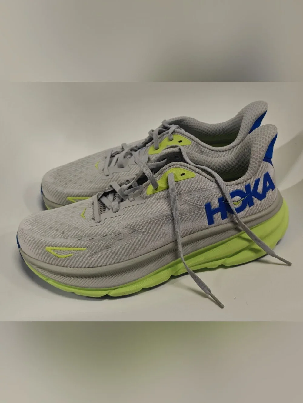 HOKA ONE ONE Clifton 9 Men’s Size 11D Stardust Electric Grey Running Shoes